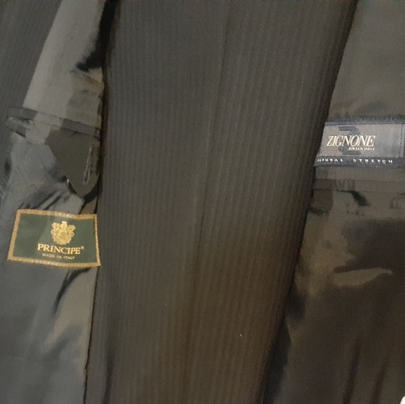 Black suit - Picture 2 of 2